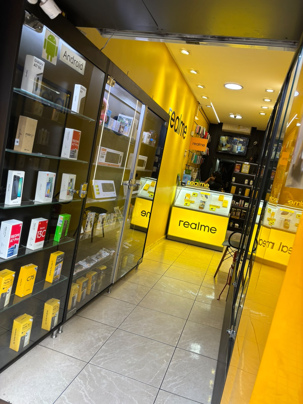 Interior da Loja Ponto Com Celulares 3